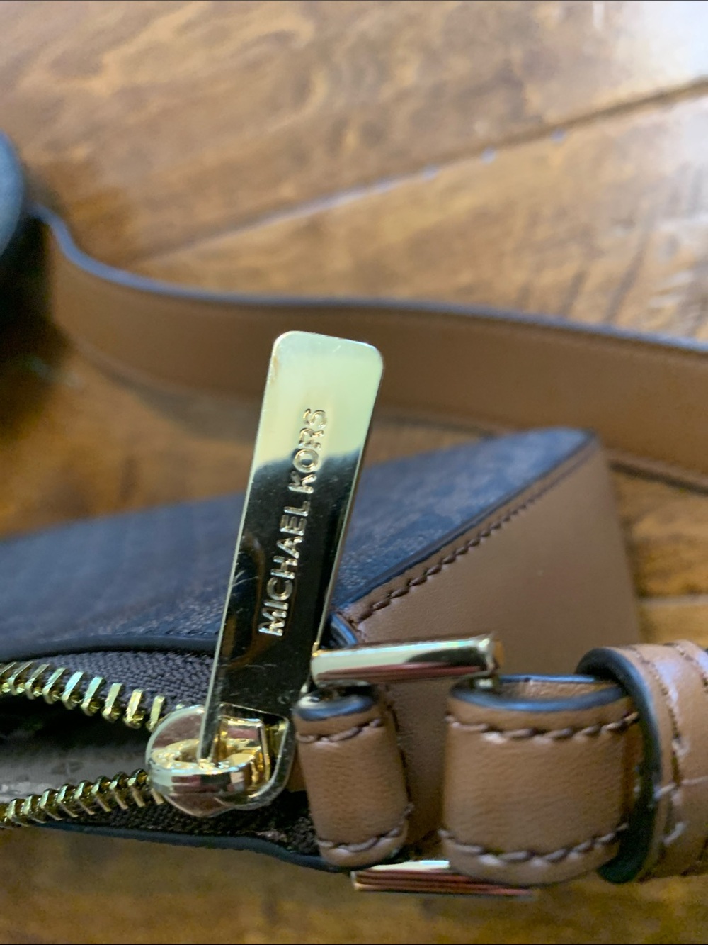 Michael Kors Brown Logo Crossbody with Round Coin Pouch & Card Case - Picture 3 of 12